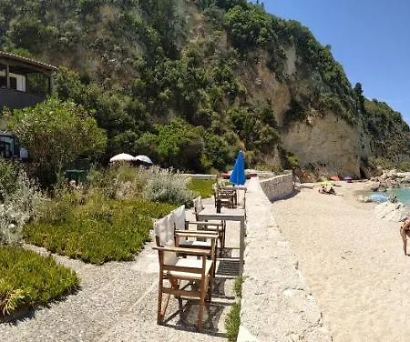 Fetsis * Áyios Nikítas